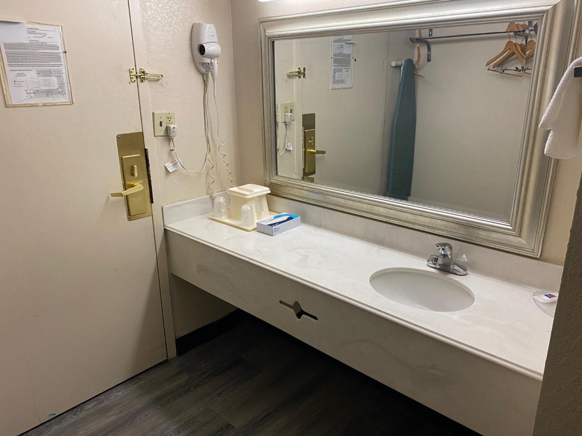 Motel 6 Rochester - Airport Экстерьер фото